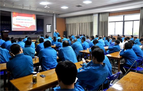 黨委副書記、工會主席胡夏生主持論壇