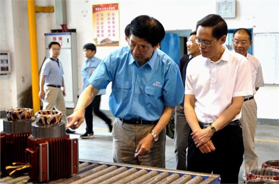 皖南電機(jī):涇縣新任縣委書記耿鵬來(lái)皖南電機(jī)調(diào)研 皖南電機(jī):涇縣新任縣委書記耿鵬來(lái)皖南電機(jī)調(diào)研