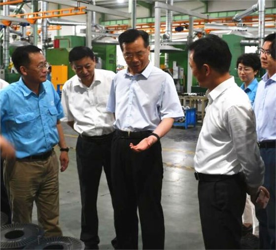 圖為省政協(xié)副主席韓軍在皖南電氣調研 圖為省政協(xié)副主席韓軍在皖南電氣調研