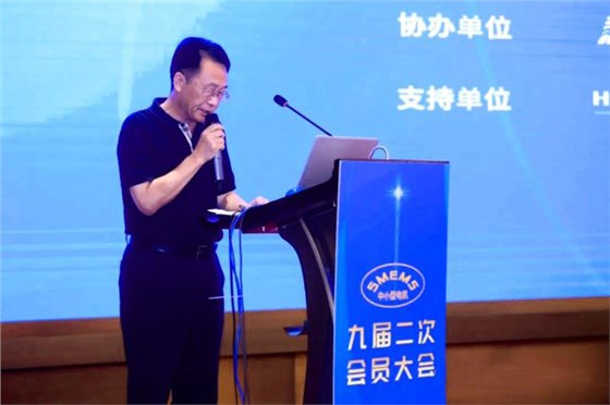 陳學鋒向大會宣讀&ldquo;九屆二次會員大會會議紀要&rdquo;