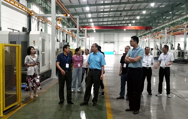 全椒縣政協(xié)副主席姜志山帶領(lǐng)該縣政協(xié)考察團(tuán)來我公司參觀考察。